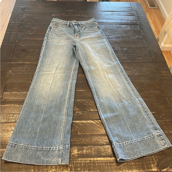 Jeans - Picture 1 of 3